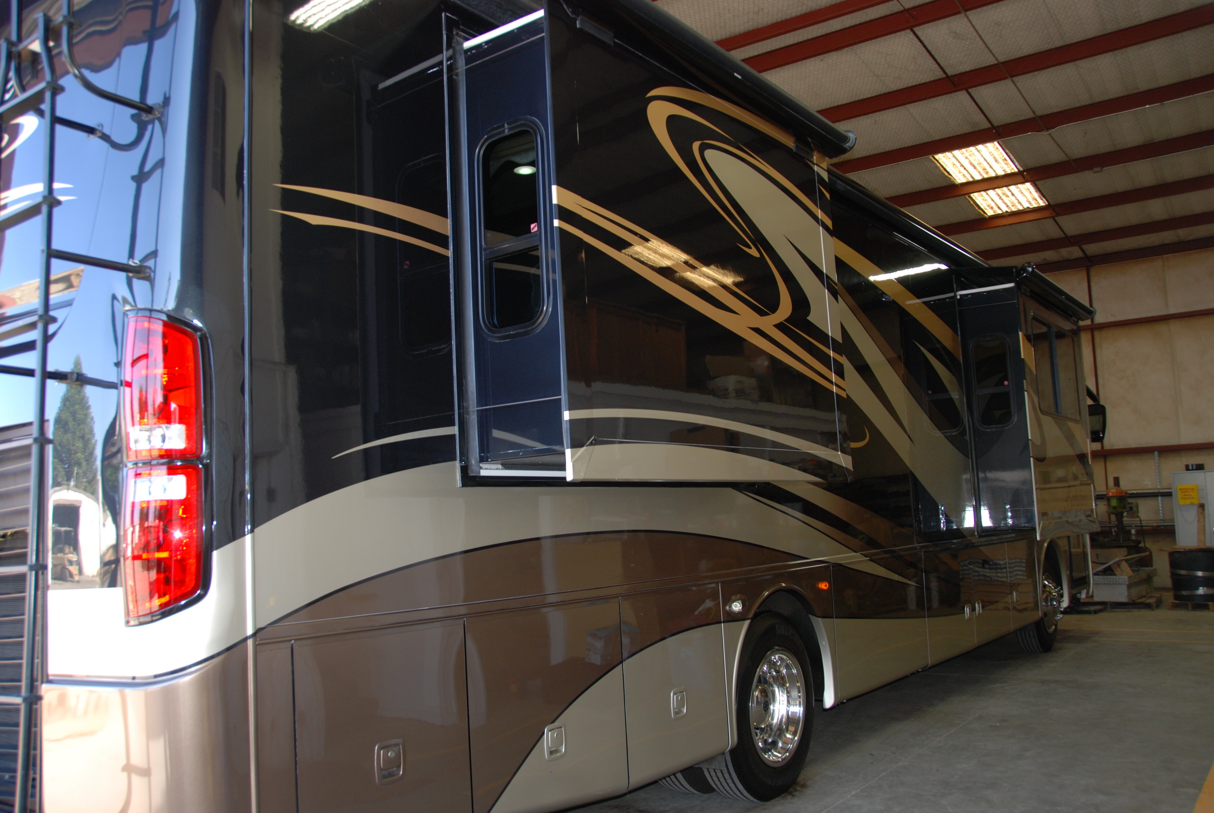 2011 Forest River Berkshire 360FWS - 003