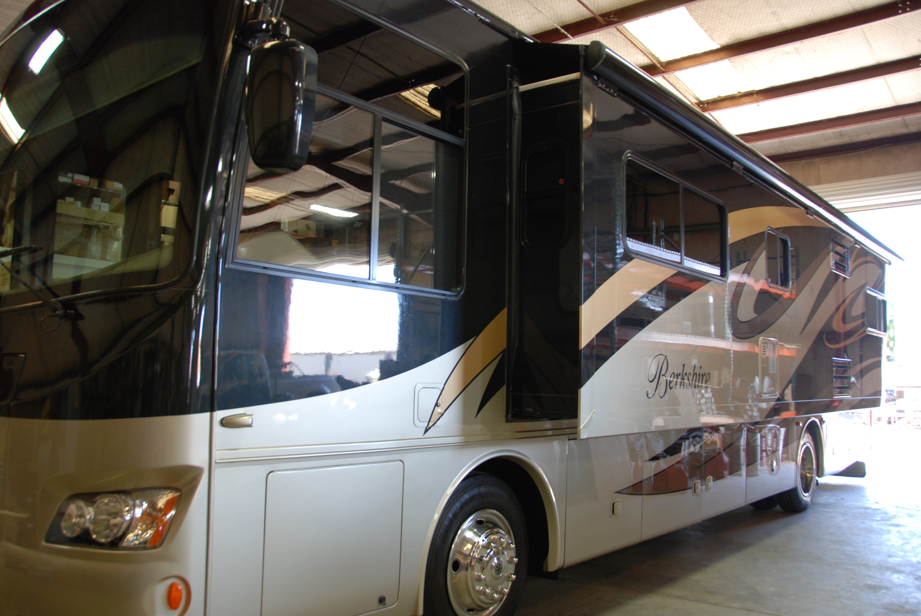 2011 Forest River Berkshire 360FWS - 006