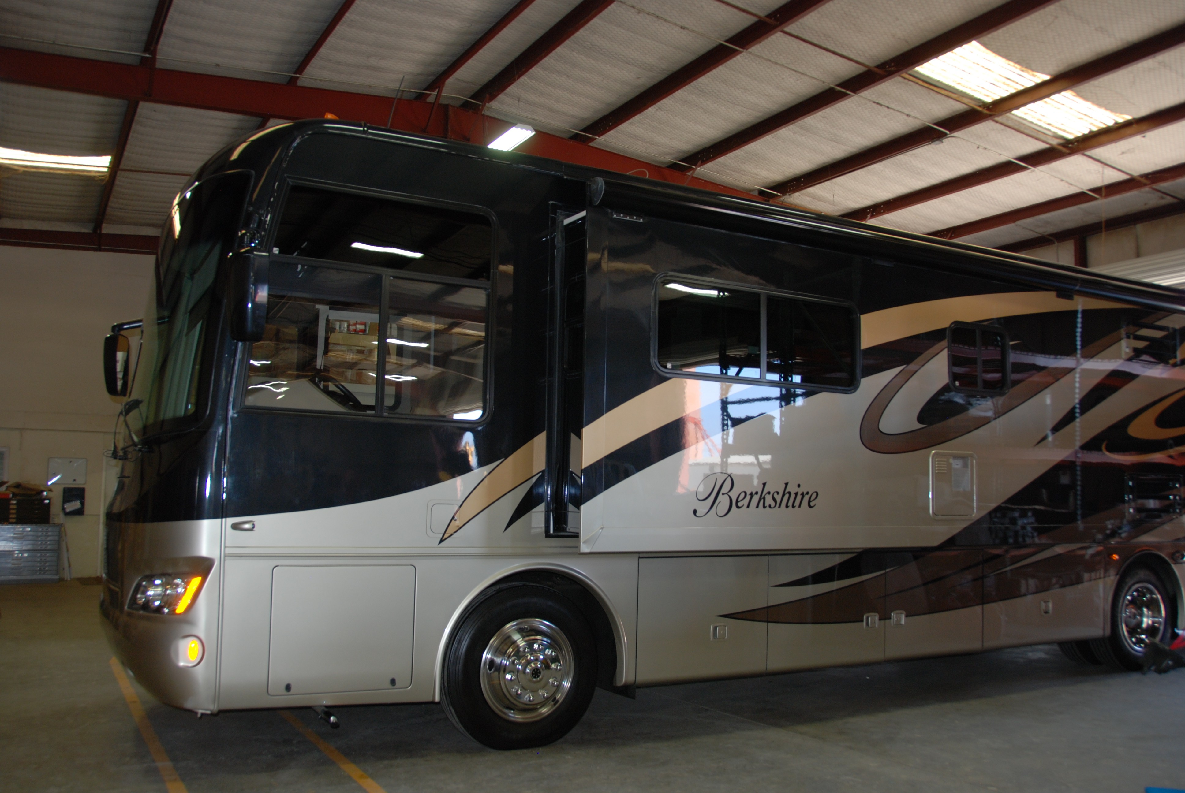 2011 Forest River Berkshire 360FWS - 007