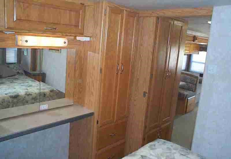 2005 Monaco Monarch SE - 011