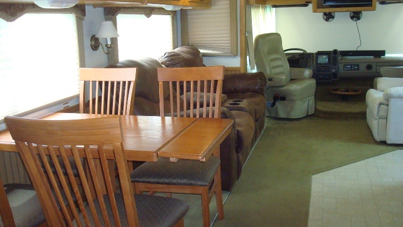 2005 Fleetwood Bounder 35E - 003