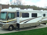 2005 Fleetwood Bounder 35E - 001