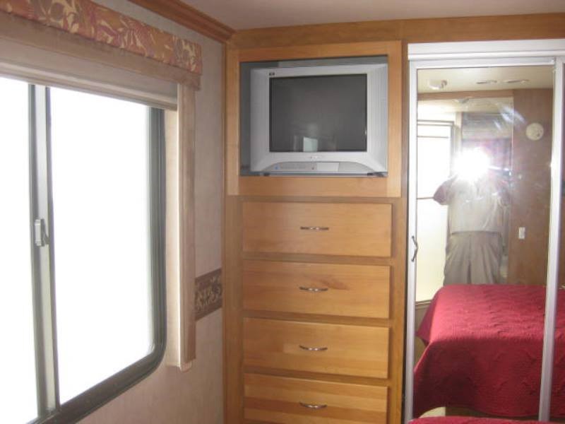 2006 Fleetwood Expedition 37U - 009