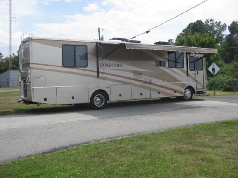 2006 Fleetwood Expedition 37U - 011