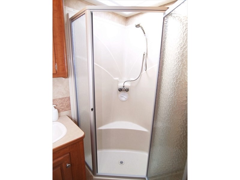 2006 Damon Intruder 378 - 030