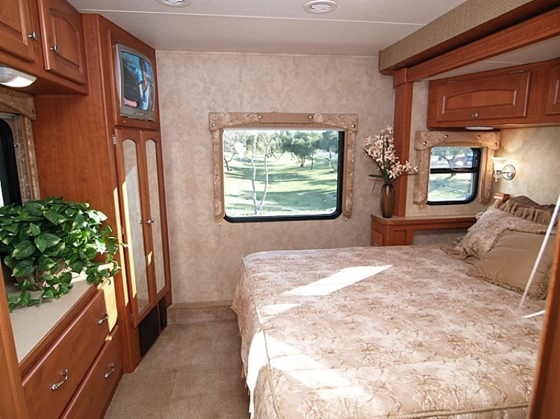 2006 Damon Intruder 378 - 038