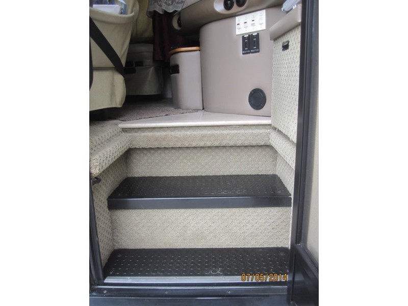 2004 Fleetwood Discovery 39L - 008