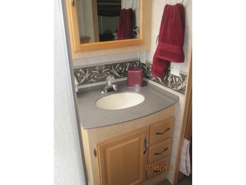 2004 Fleetwood Discovery 39L - 023