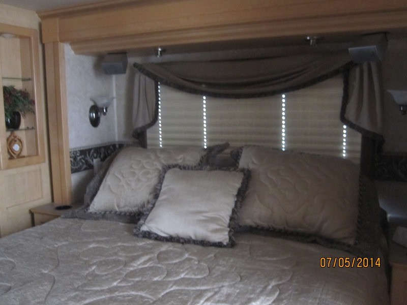 2004 Fleetwood Discovery 39L - 029