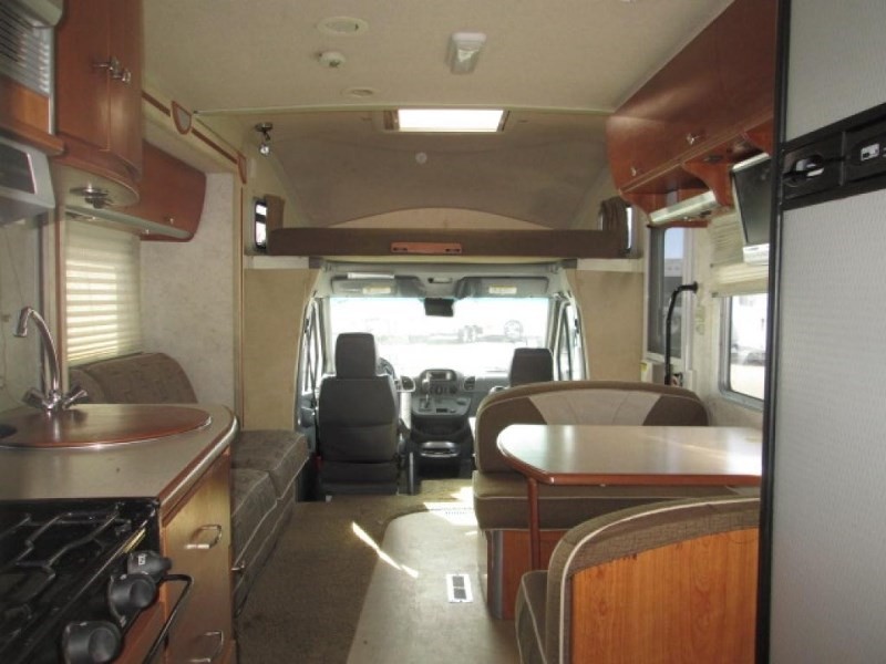 2006 Itasca Navion 23H - 004