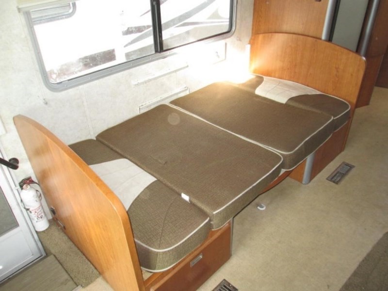2006 Itasca Navion 23H - 006