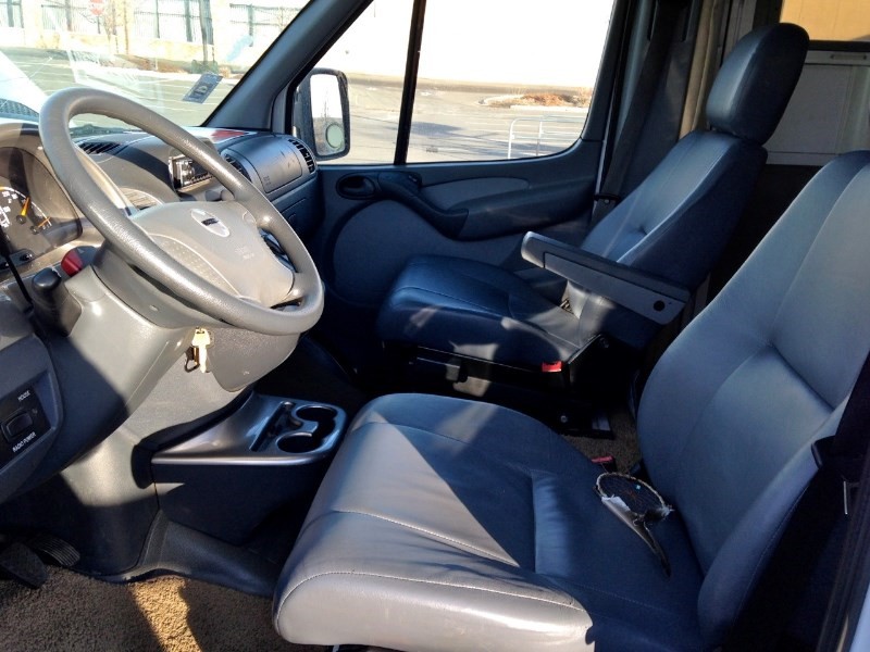 2006 Itasca Navion 23H - 009