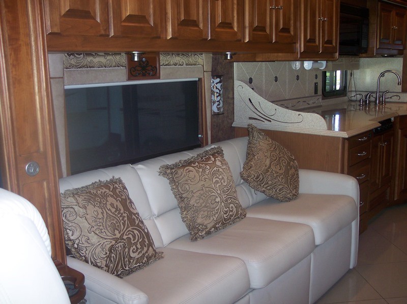 2011 Tiffin Phaeton 40QTH - 022