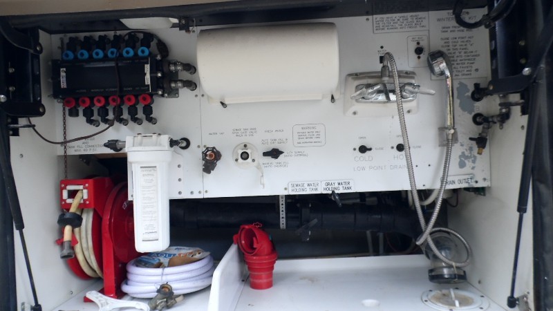 2005 Newmar Essex 4502 - 009