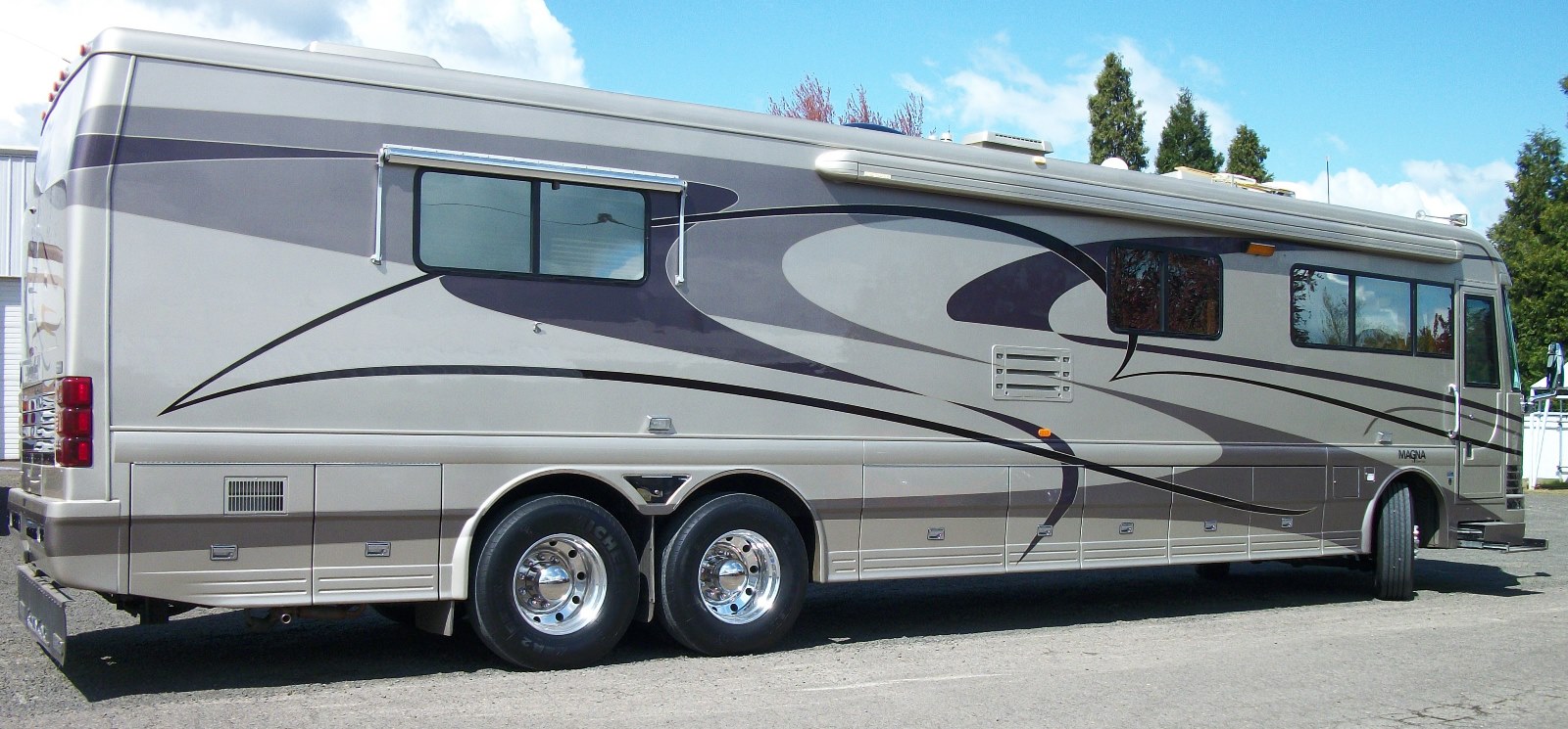 2003 Country Coach Magna Used Motorhomes and RVs for sale