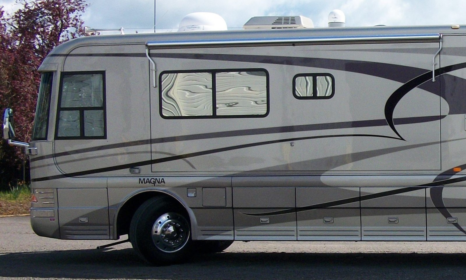 2003 Country Coach Magna Used Motorhomes and RVs for sale