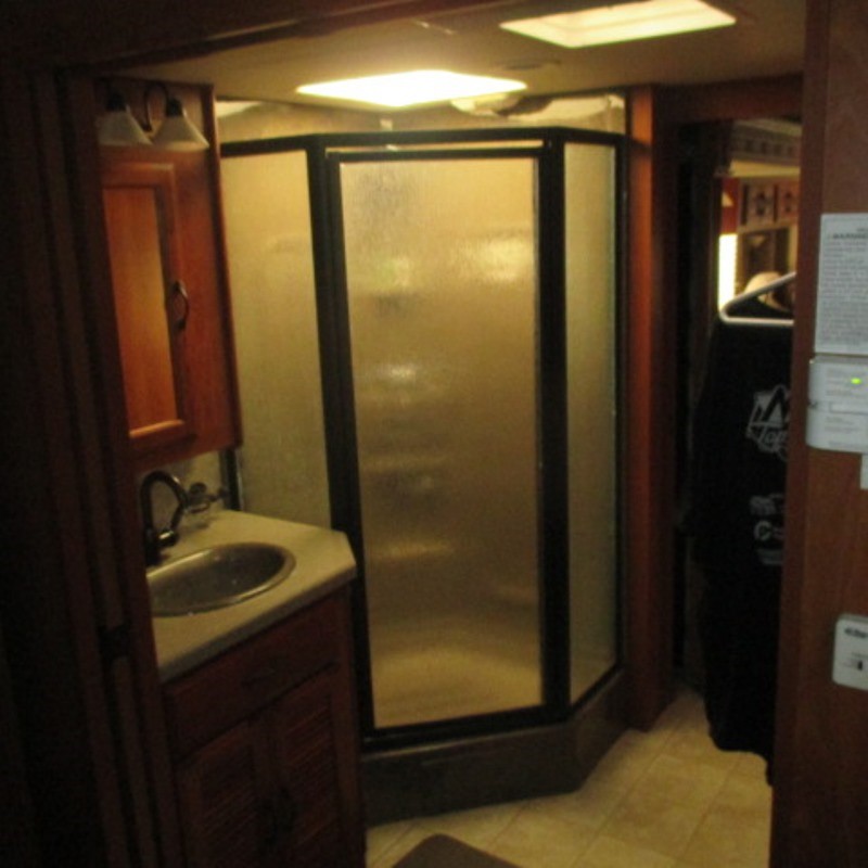 2005 Coachmen Sportscoach Encore 380DS - 005