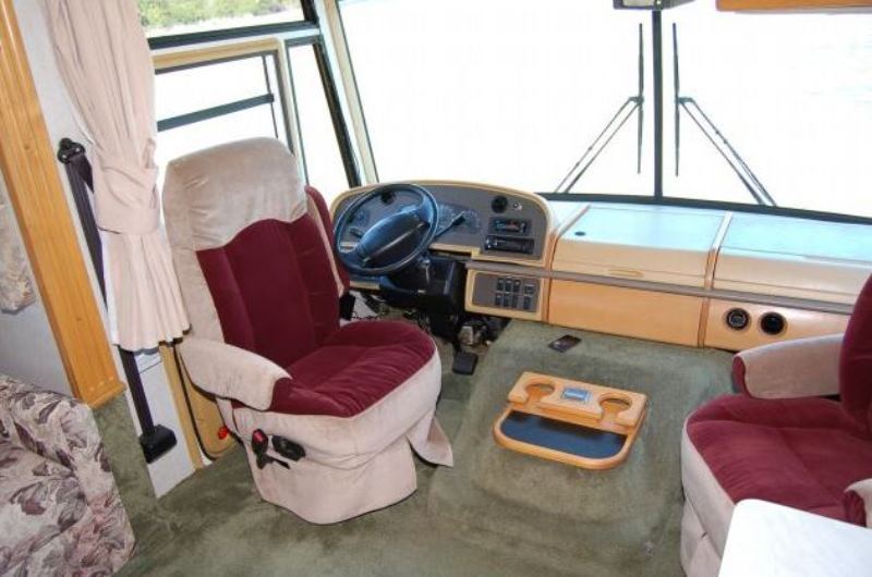 1999 Fleetwood Southwind 32V - 013