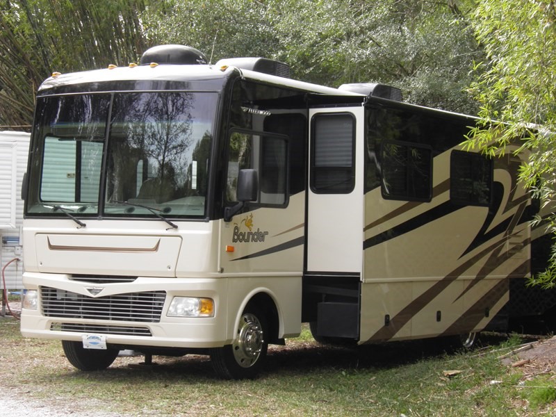 2008 Fleetwood Bounder 35H - 001