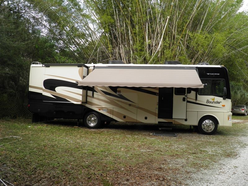 2008 Fleetwood Bounder 35H - 003