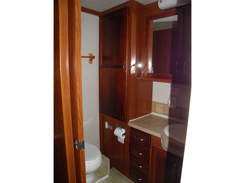 2008 Fleetwood Bounder 35H - 023