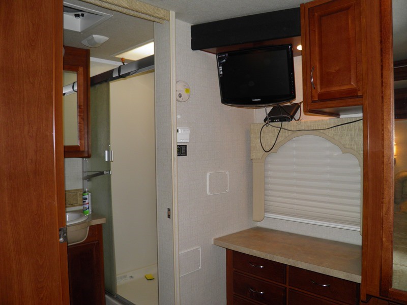 2008 Fleetwood Bounder 35H - 029