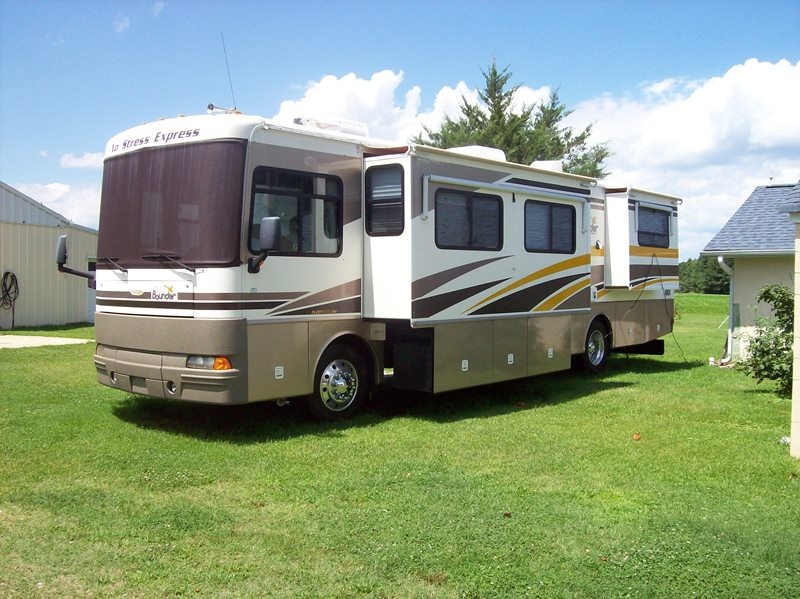 2003 Fleetwood Bounder 37U - 001