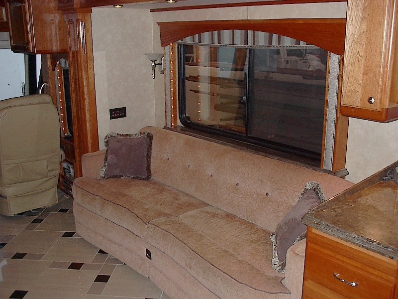 2008 Country Coach Magna Rembrandt - 005