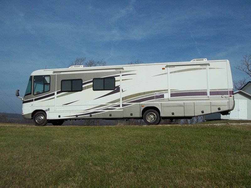 2004 Damon Intruder 373 - 001