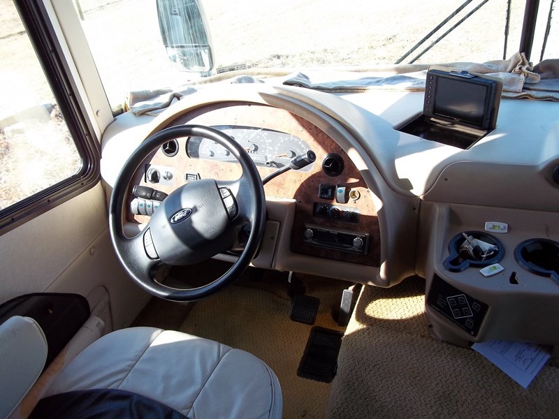 2004 Damon Intruder 373 - 008