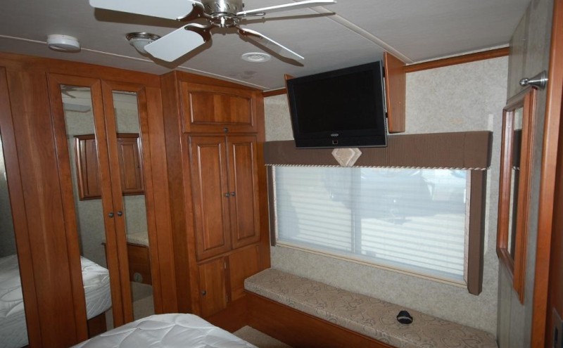 2009 Winnebago Vectra 40TD - 033