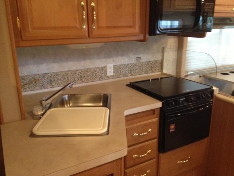 2003 Fleetwood Flair 31A - 008