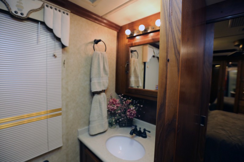 2005 American Coach American Tradition 40W 023