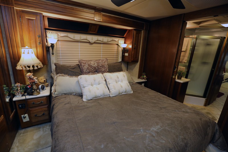 2005 American Coach American Tradition 40W 029