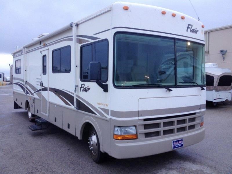 2003 Fleetwood Flair 31A - 002