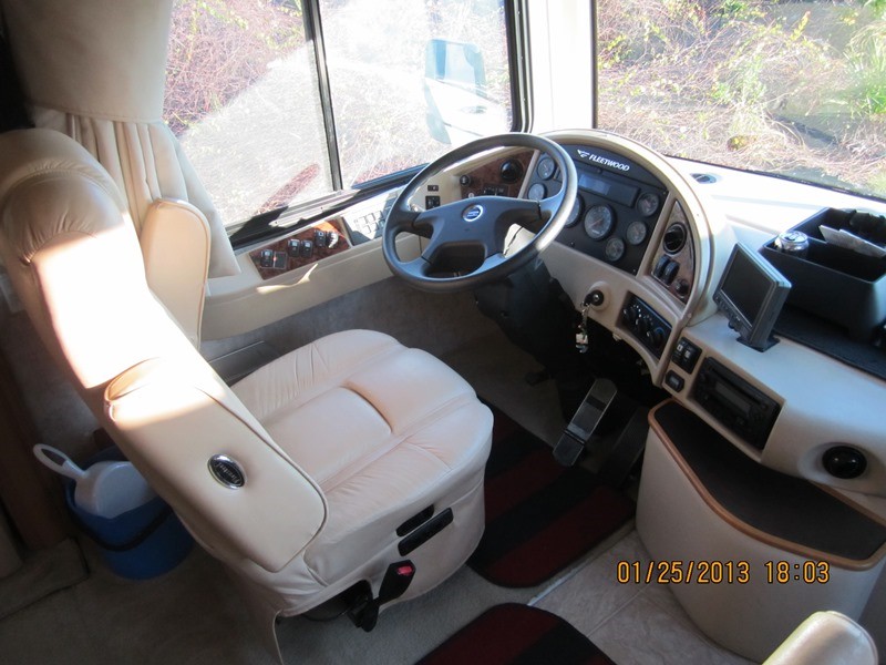 2007 Fleetwood Expedition 38S -  011