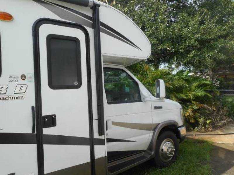 2012 Coachmen Concord 220 LE - 001