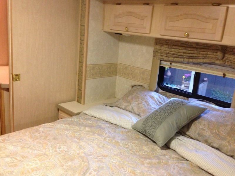 002 Tiffin Allegro Bay 36DB - 009