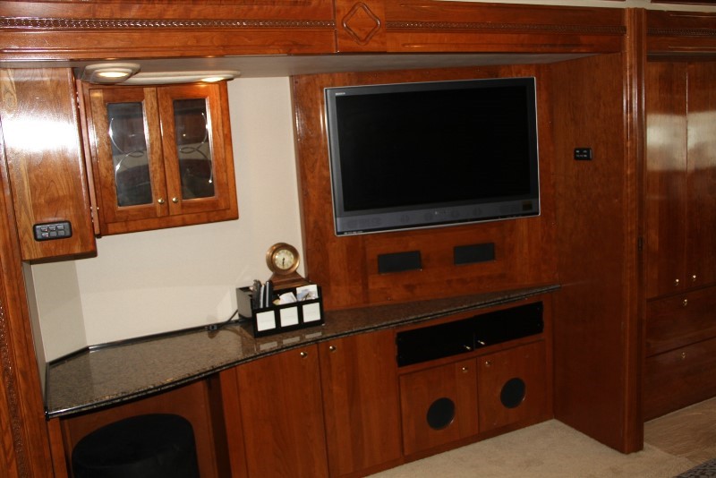 2008 American Coach American Heritage 45B - 011