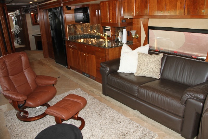 2008 American Coach American Heritage 45B - 025