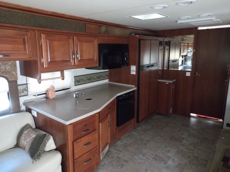 2005 Fleetwood Bounder 38N - 005