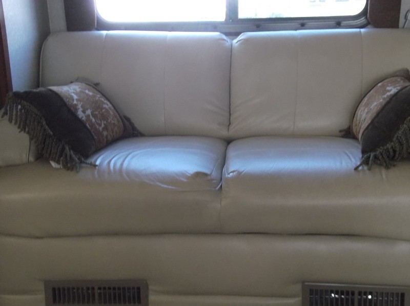 2005 Fleetwood Bounder 38N - 008