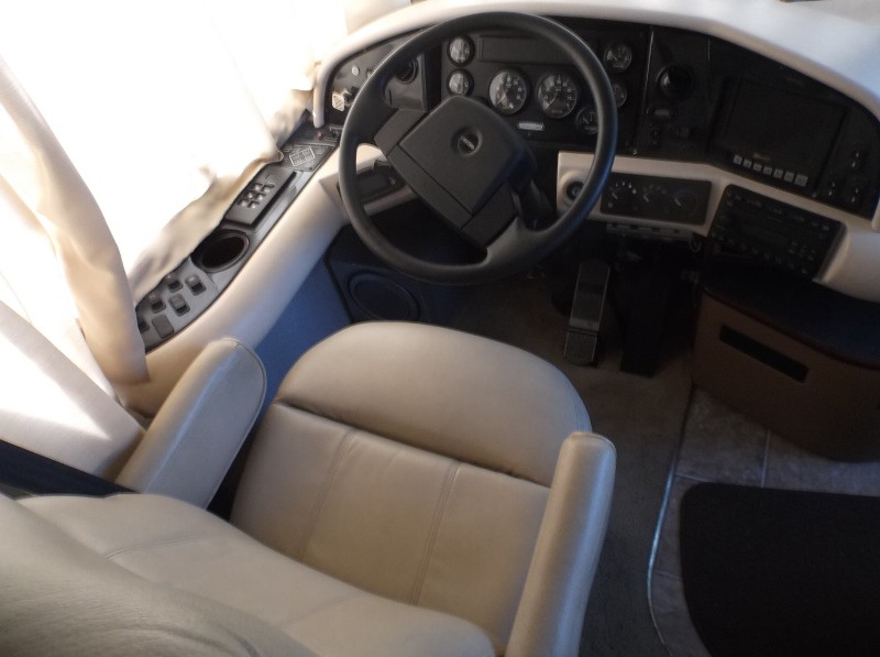 2005 Fleetwood Bounder 38N - 009