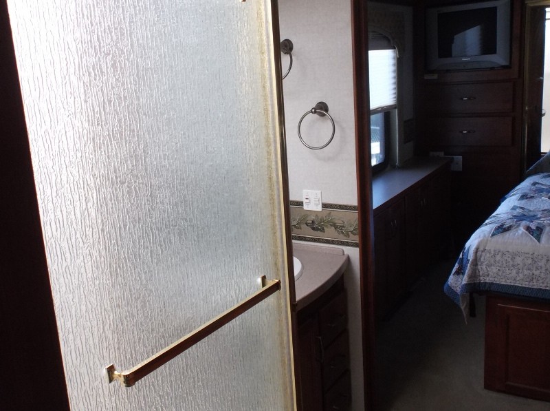 2005 Fleetwood Bounder 38N - 010