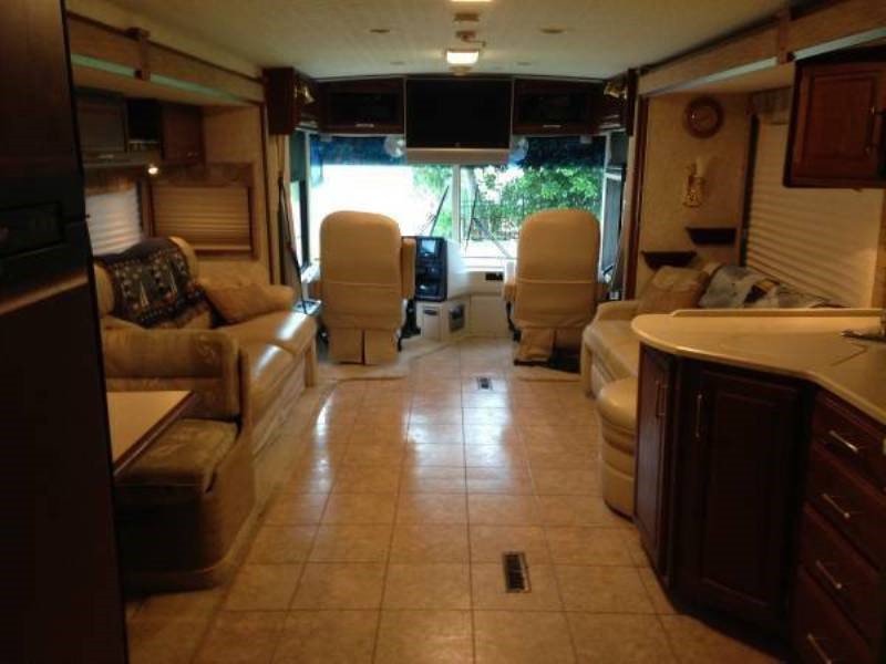 2004 Winnebago Journey 39K - 003