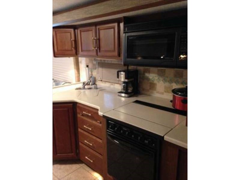 2004 Winnebago Journey 39K - 004