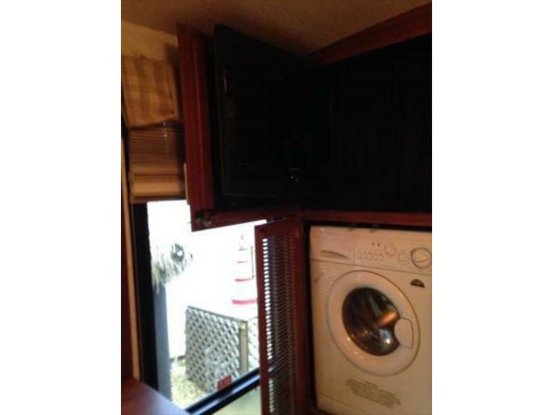 2004 Winnebago Journey 39K - 009