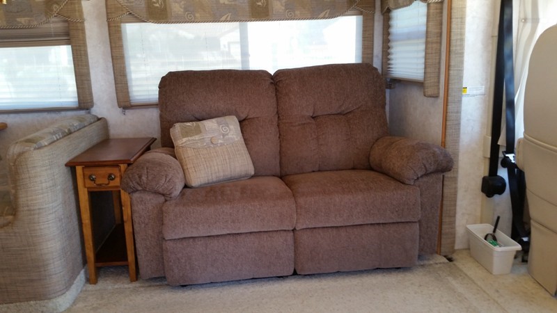 2004 Winnebago Adventurer 33V - 003