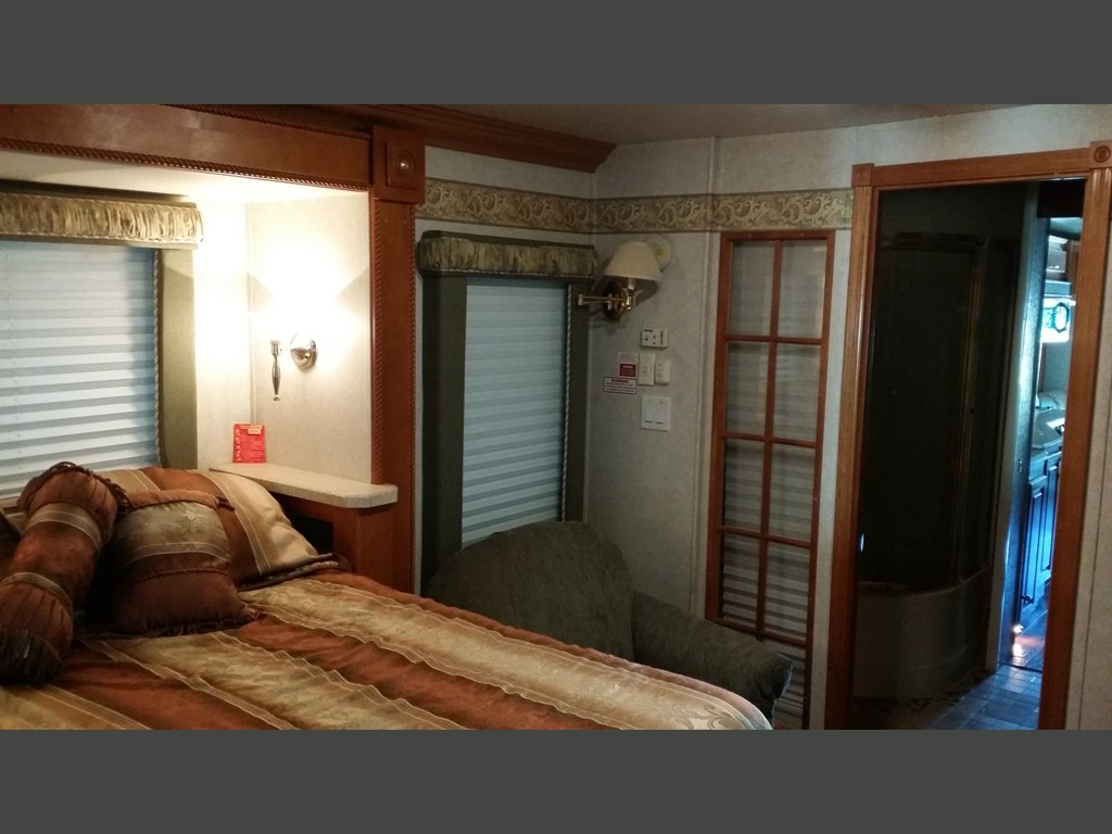 2004 Gulf Stream Atrium -012