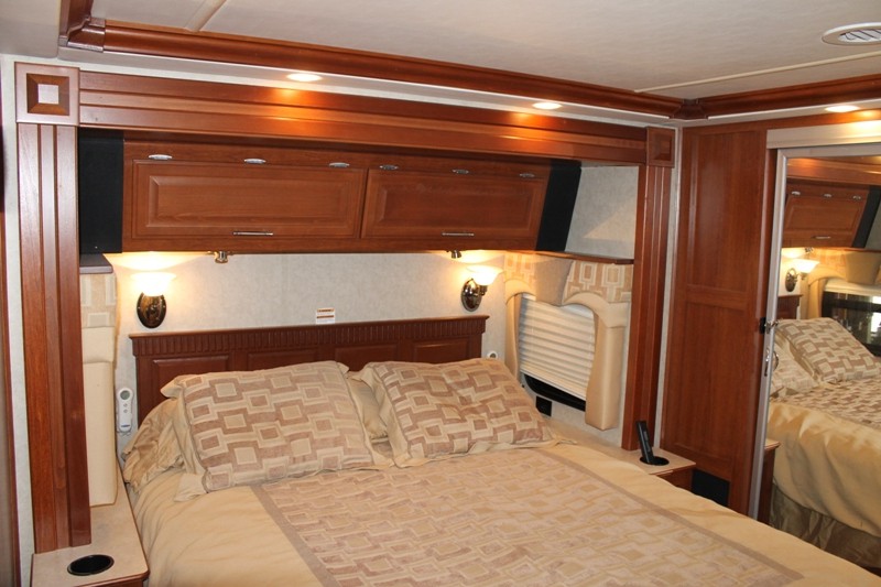 2008 Fleetwood Discovery 40X -016